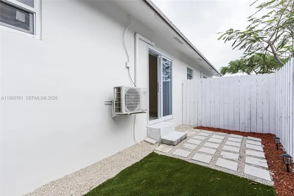 $1,900 | 55 Southwest 13th Street, Unit 2, Dania Beach, FL 33004