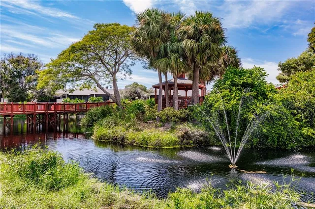 $375,000 | 600 Neapolitan Way, Unit 152, Naples, FL 34103