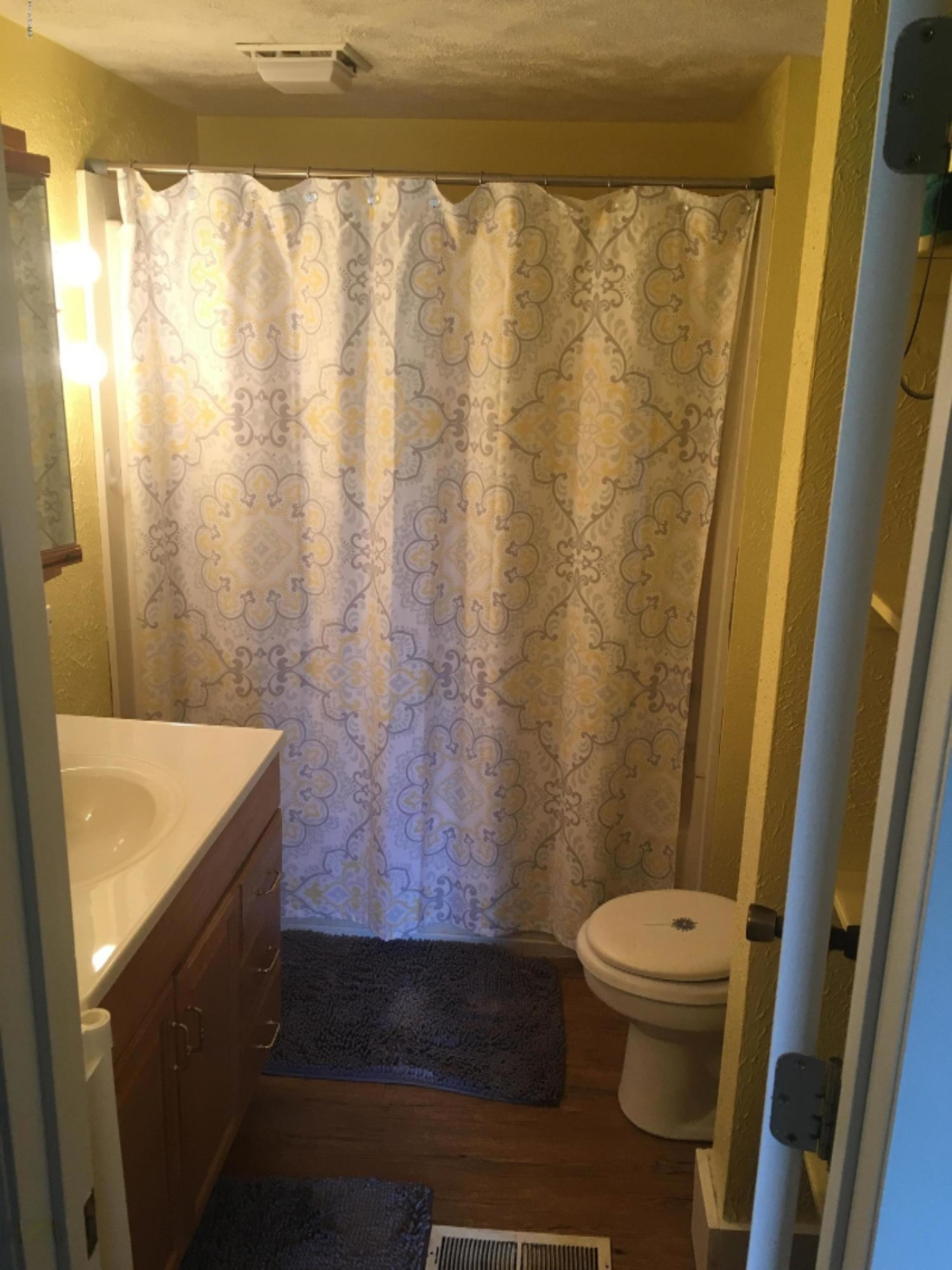 401 Sheldon Road Grand Haven, MI 49417 - Photo 20 of 29 401 Bathroom (1)