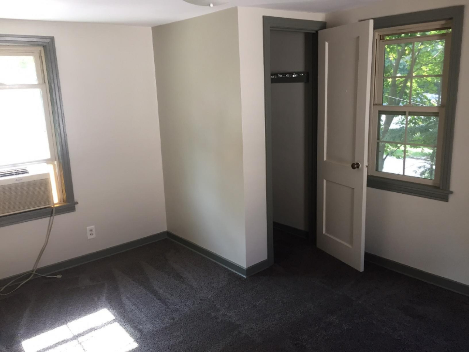 401 Sheldon Road Grand Haven, MI 49417 - Photo 8 of 29 403 1_2 BR(2)