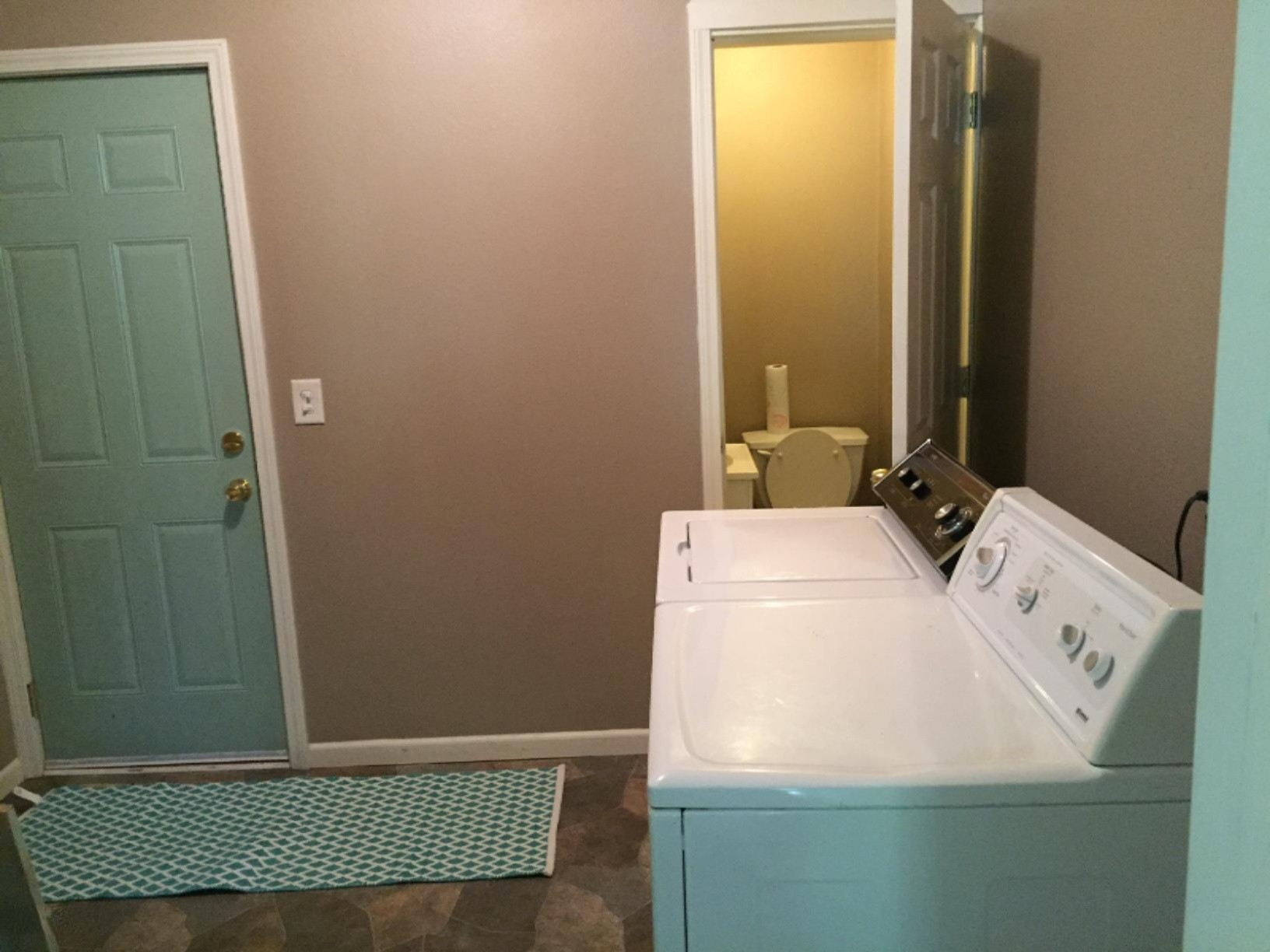 401 Sheldon Road Grand Haven, MI 49417 - Photo 10 of 29 401 Washroom & 1_2 bath