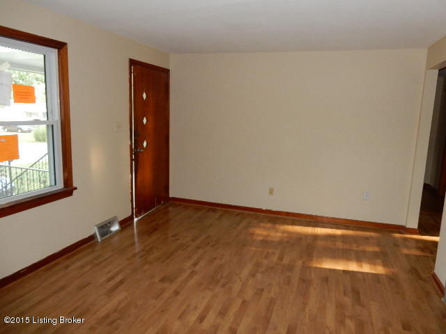 7916 Bluebonnet Road Louisville, KY 40258 - Photo 3 of 18 Living room