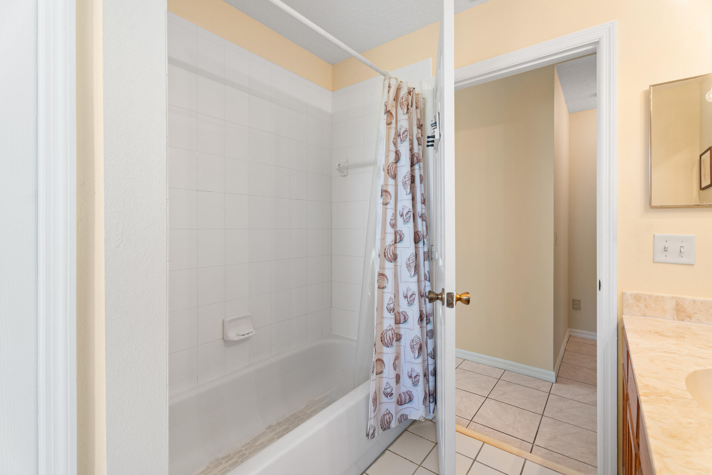 5593 Northwest Wesley Road Port St. Lucie, FL 34986 - Photo 19 of 33 Guest bathroom tub/shower combo