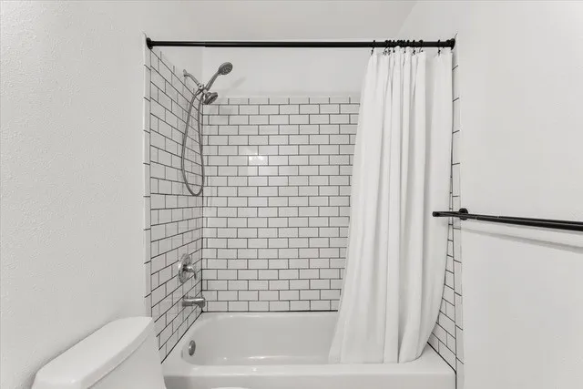 $2,250 | 2119 Oxford Avenue, Unit A, Austin, TX 78704