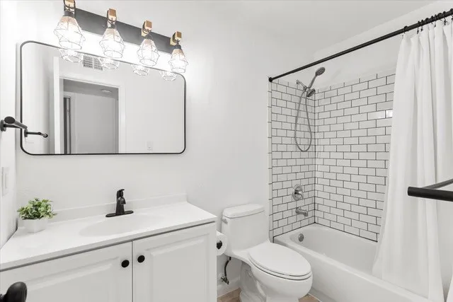 $2,250 | 2119 Oxford Avenue, Unit A, Austin, TX 78704