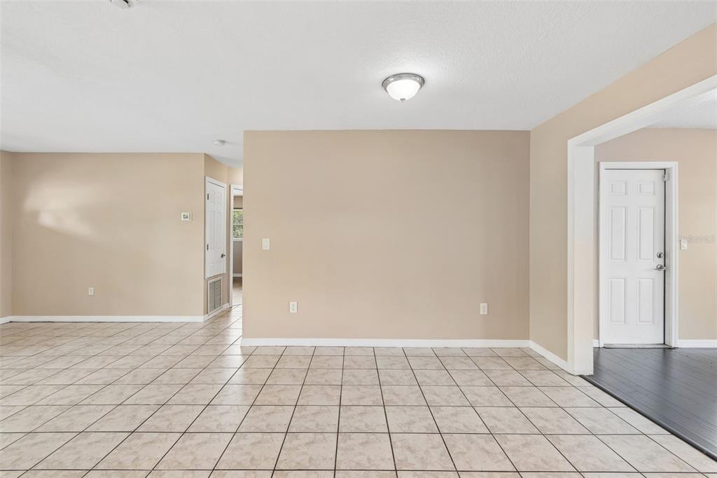 4018 Prado Drive Sarasota, FL 34235 - Photo 27 of 74 a view of an empty room and window