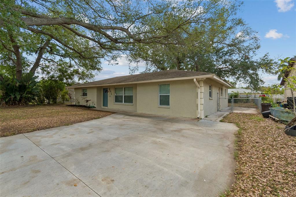 4018 Prado Drive Sarasota, FL 34235 - Photo 8 of 74