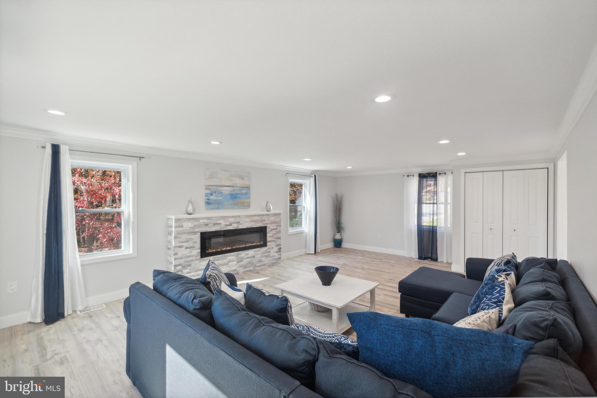 305 Elk Trail Winchester, VA 22602 - Photo 11 of 46 Living Room