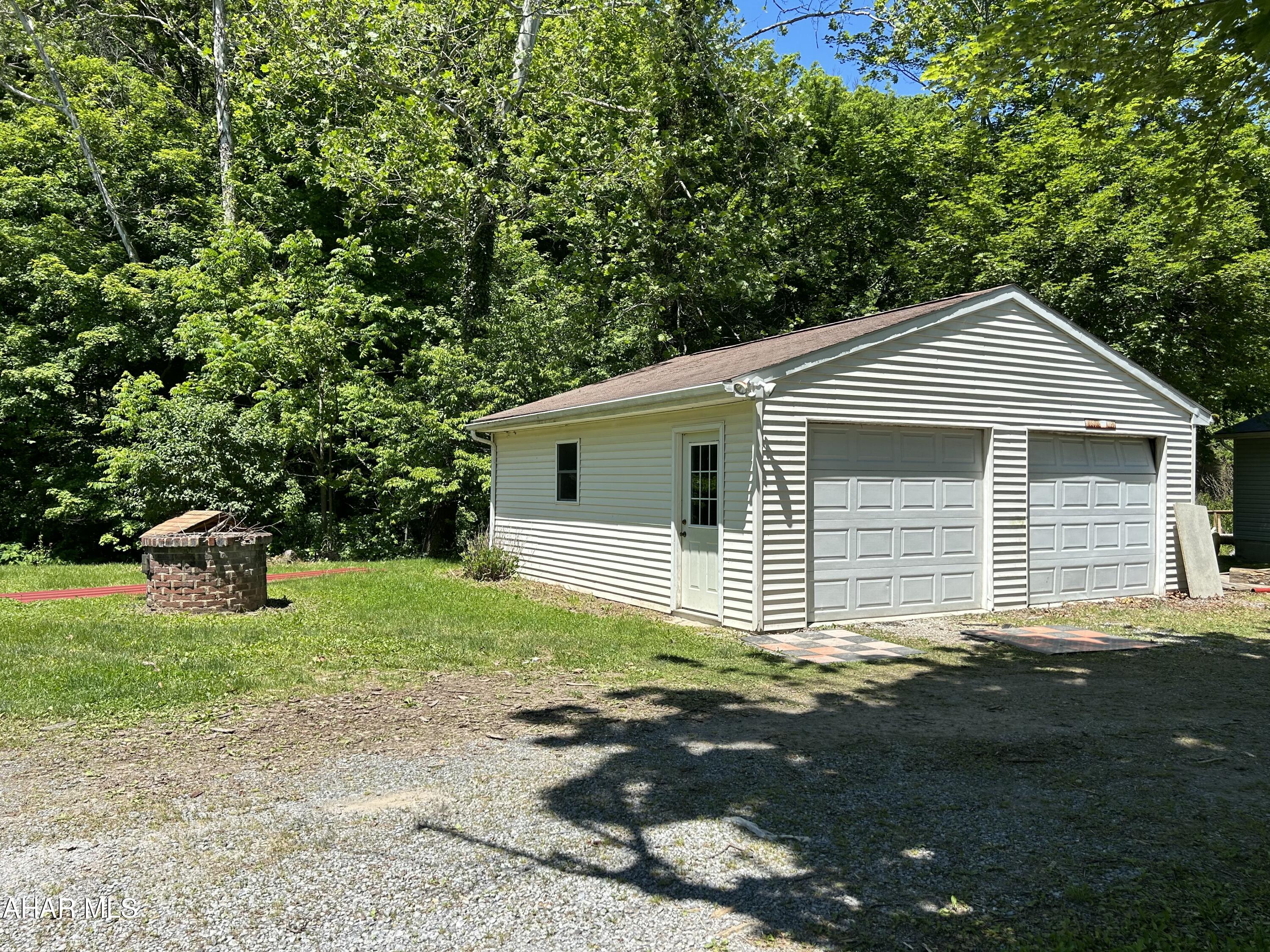 890 Puzzletown Road Duncansville, PA 16635 - Photo 3 of 36
