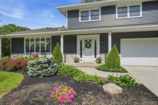 $429,900 | 11 Rolling Hills Drive, Orchard Park, NY 14127