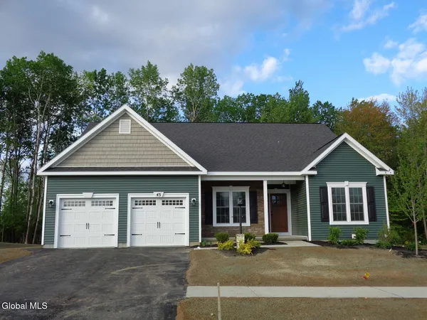 $547,300 | 19 Jack Drive, Halfmoon, NY 12118