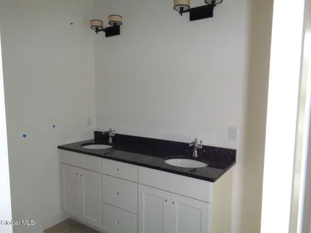 $544,400 | 19 Jack Drive, Halfmoon, NY 12065