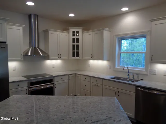 $544,400 | 19 Jack Drive, Halfmoon, NY 12065