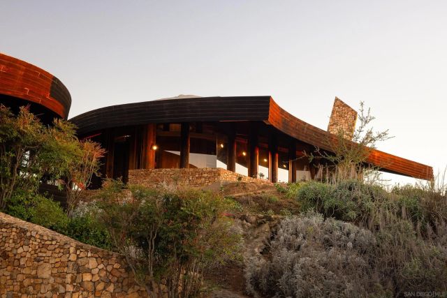 a front view of house with yard