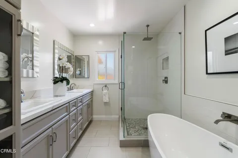 $1,899,000 | 3900 Ferntree Place, Glendale, CA 91214