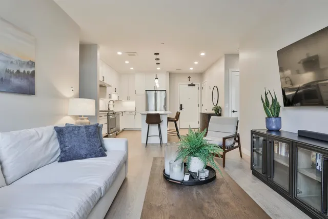 $959,900 | 18 Artisan Drive, Unit 307, Salem, NH 03079