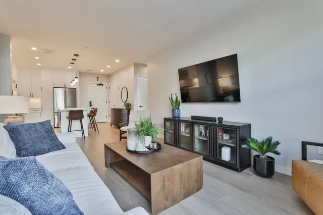 $959,900 | 18 Artisan Drive, Unit 307, Salem, NH 03079