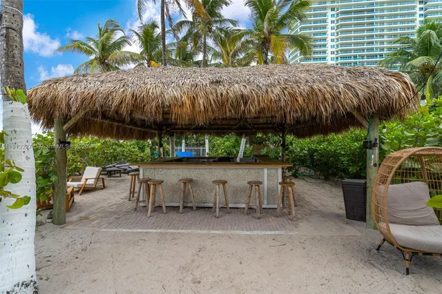 $3,900 | 5101 Collins Avenue, Unit 12G, Miami Beach, FL 33140