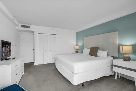 $3,900 | 5101 Collins Avenue, Unit 12G, Miami Beach, FL 33140