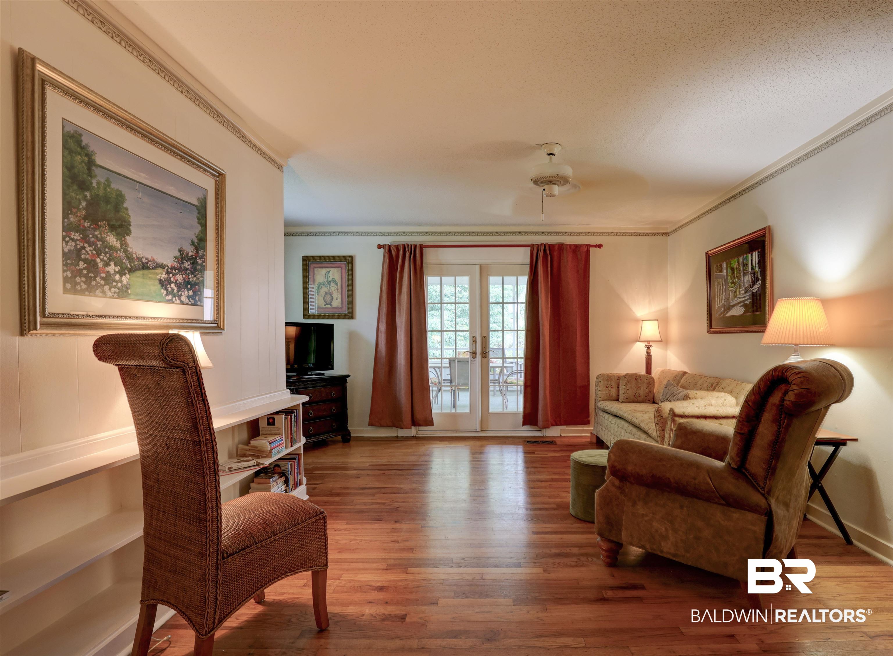 8 White Avenue Fairhope, AL 36532 - Photo 28 of 39 Living Room in Apartment