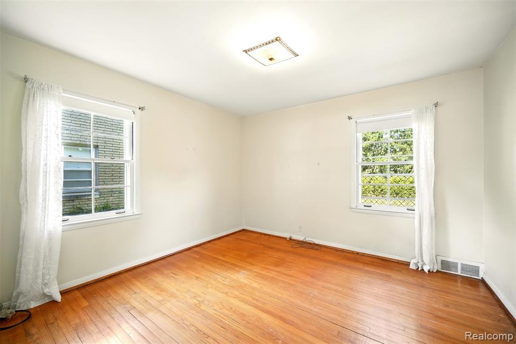 826 Shoreham Road Grosse Pointe Woods, MI 48236 - Photo 16 of 32