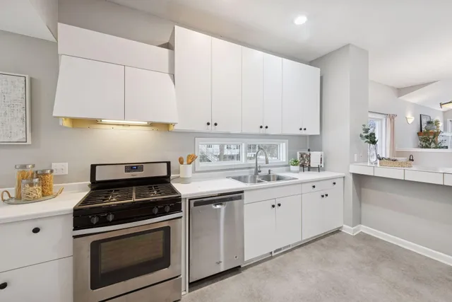 $385,000 | 520 Hanlon Avenue, Wayzata, MN 55391