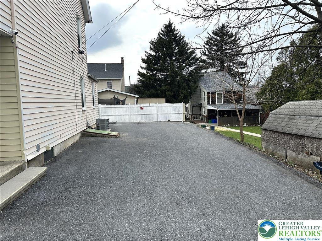 655 Hess Street Bethlehem, PA 18015 - Photo 16 of 18