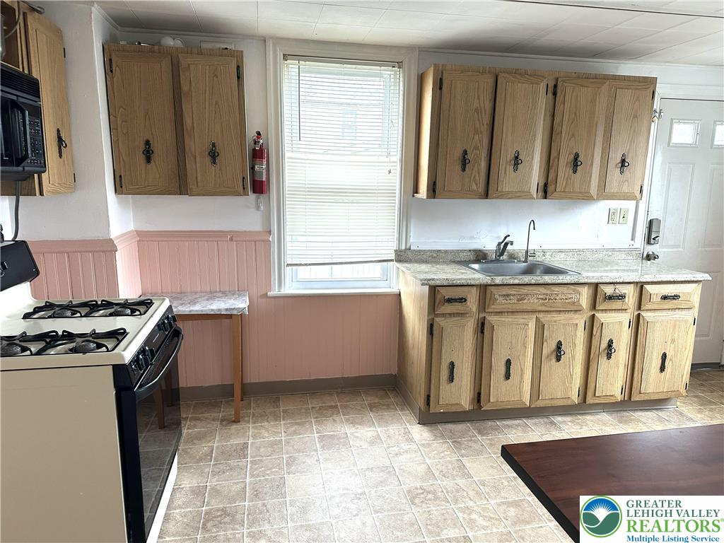 655 Hess Street Bethlehem, PA 18015 - Photo 7 of 18