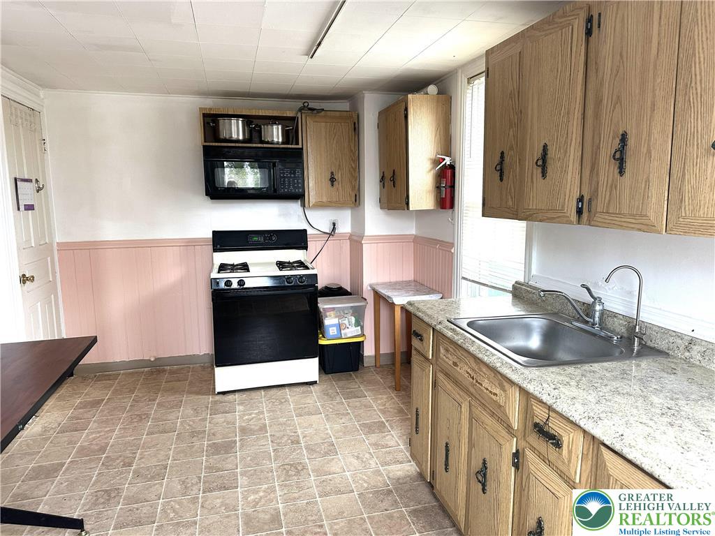 655 Hess Street Bethlehem, PA 18015 - Photo 8 of 18