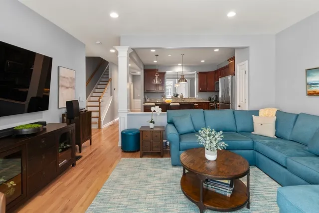 $895,000 | 14 Iris Court, Unit 14, Canton, MA 02021