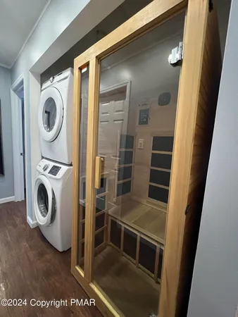 a view of washer and dryer in a utility room