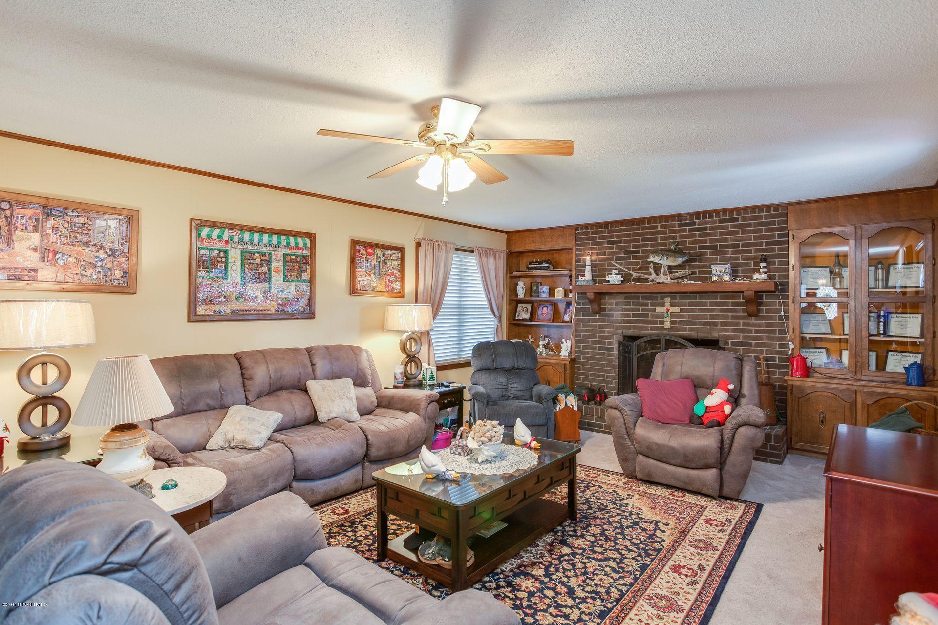 119 Watts Landing Road Hampstead, NC 28443 - Photo 4 of 21 7