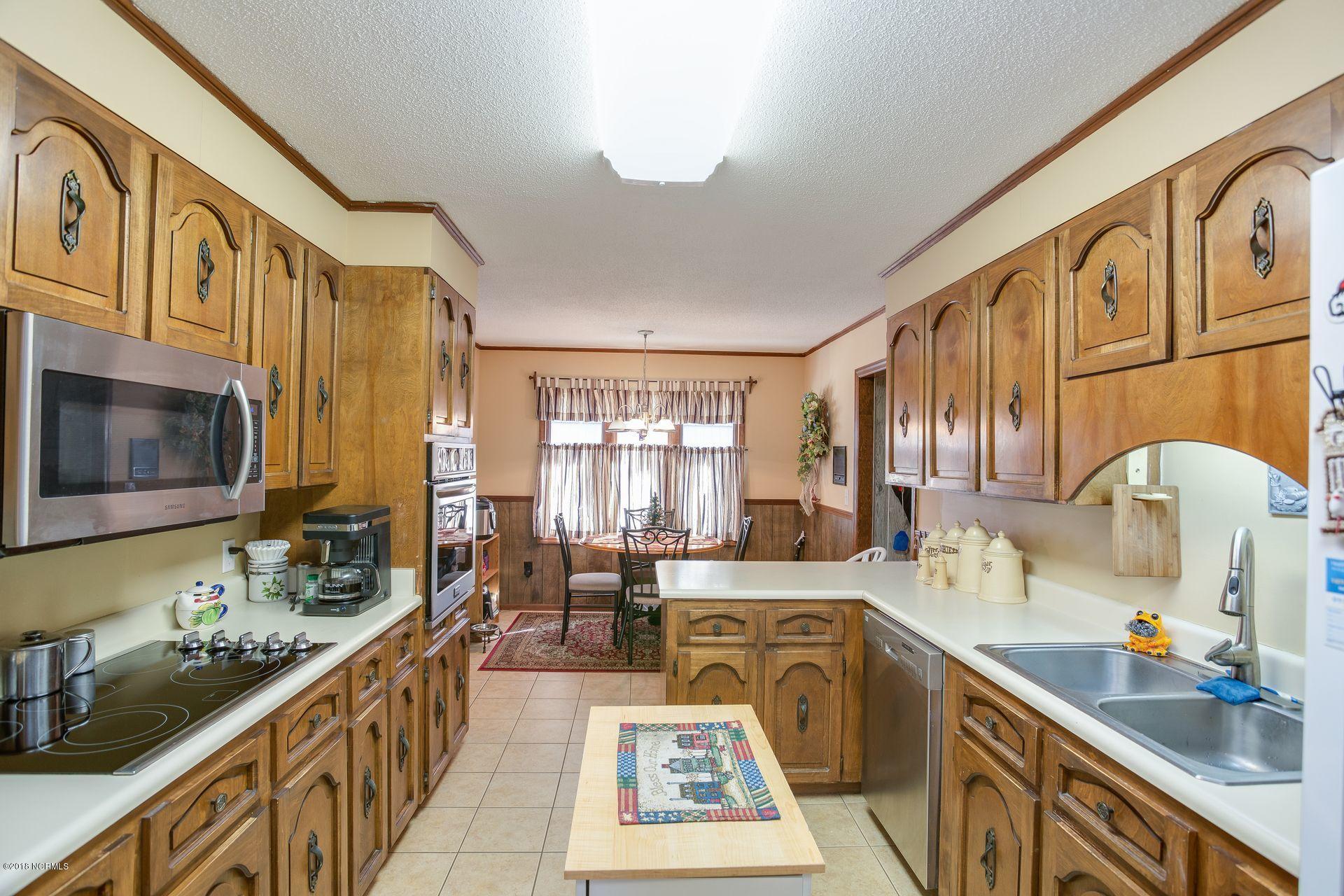119 Watts Landing Road Hampstead, NC 28443 - Photo 7 of 21 10