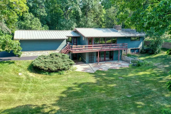 $650,000 | 1905 Hillside Drive, Delafield, WI 53018