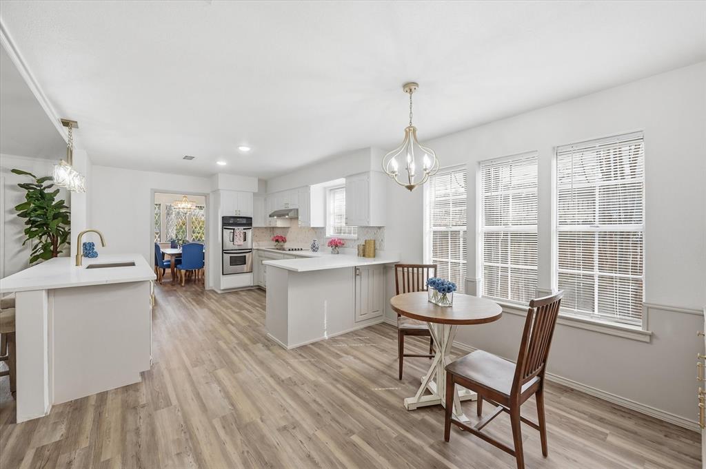5808 Ridge Drive Arlington, TX 76016 - Photo 22 of 40 a living room with stainless steel appliances kitchen island granite countertop furniture and a kitchen view