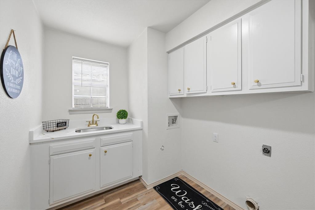 5808 Ridge Drive Arlington, TX 76016 - Photo 23 of 40 a view of bathroom with dual sinks