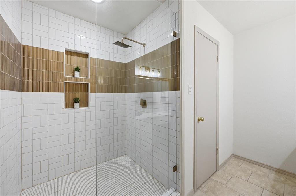 5808 Ridge Drive Arlington, TX 76016 - Photo 32 of 40 a bathroom with a shower