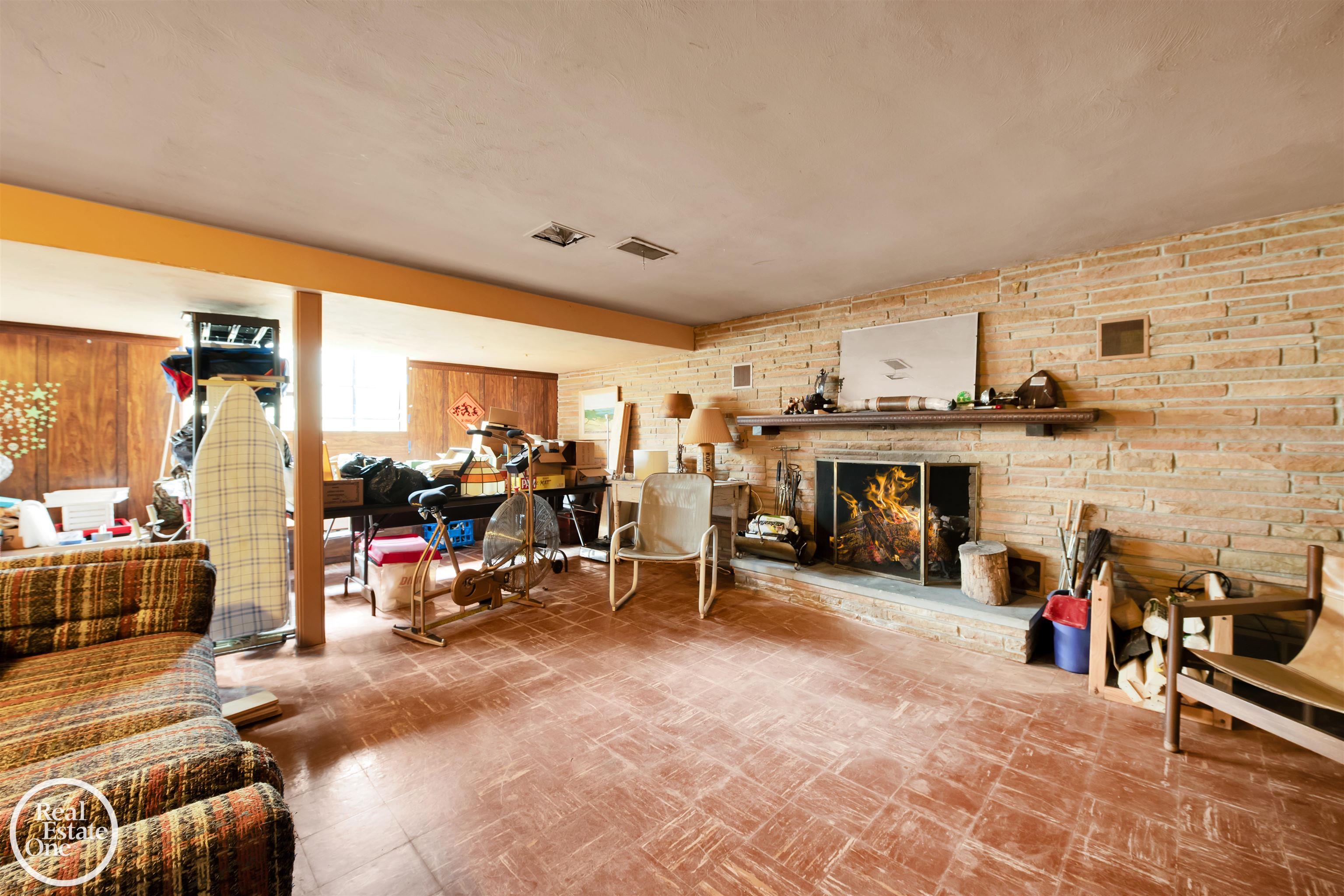 57 Hampton Road Grosse Pointe, MI 48236 - Photo 25 of 35 50134657-611e624e-a7e9-4550-80f8-49d23d7a48f1.JPG