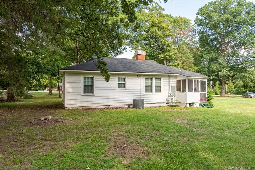 10709 Rozzelles Ferry Road Charlotte, NC 28214 - Photo 3 of 18