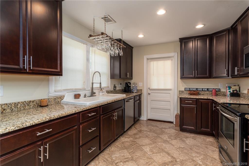 10709 Rozzelles Ferry Road Charlotte, NC 28214 - Photo 6 of 18