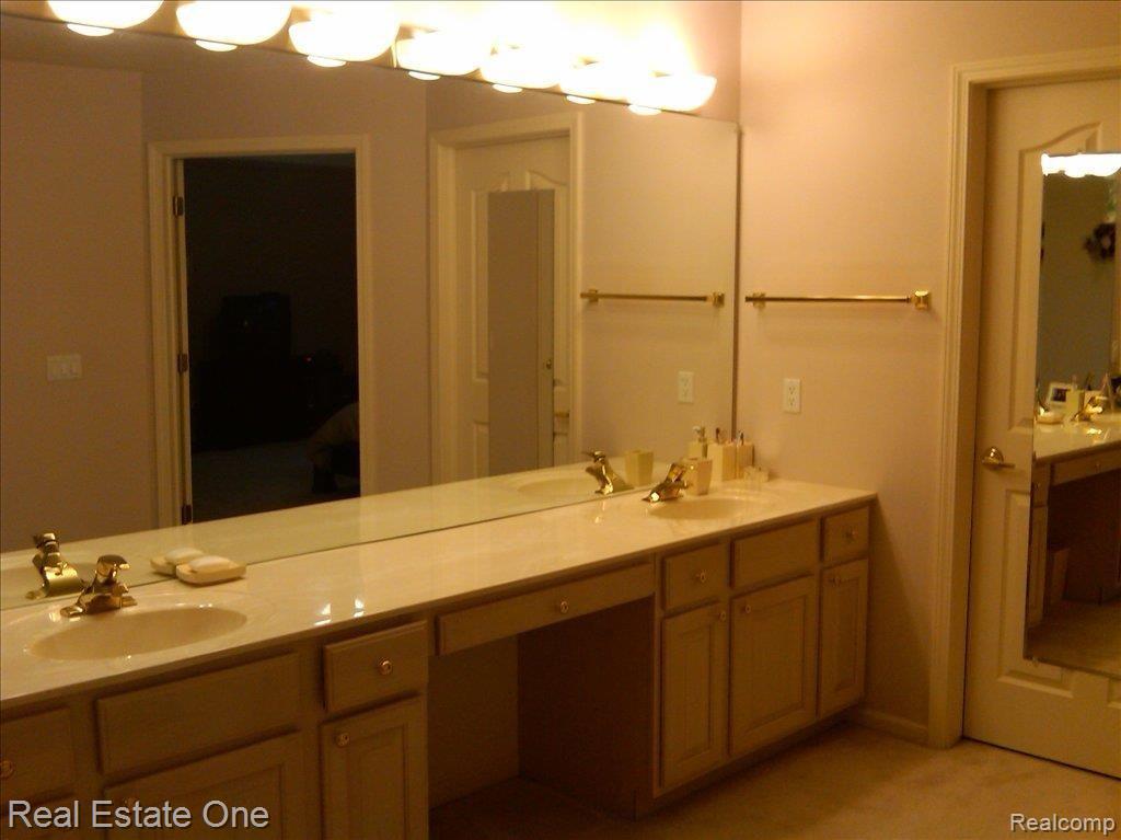 721 Loggers Circle Rochester, MI 48307 - Photo 15 of 24 Master Bath Vanity