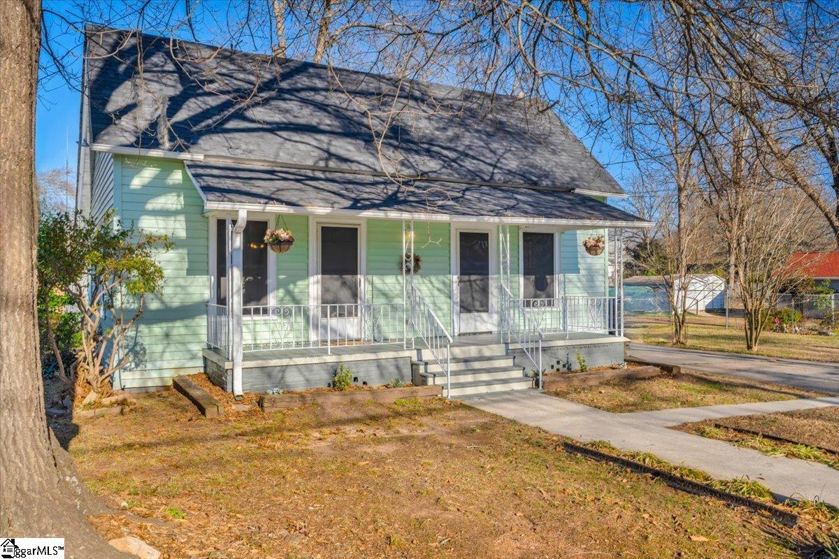 411 Blue Ridge Street Easley, SC 29640 - Photo 3 of 27 Gallery Image 3