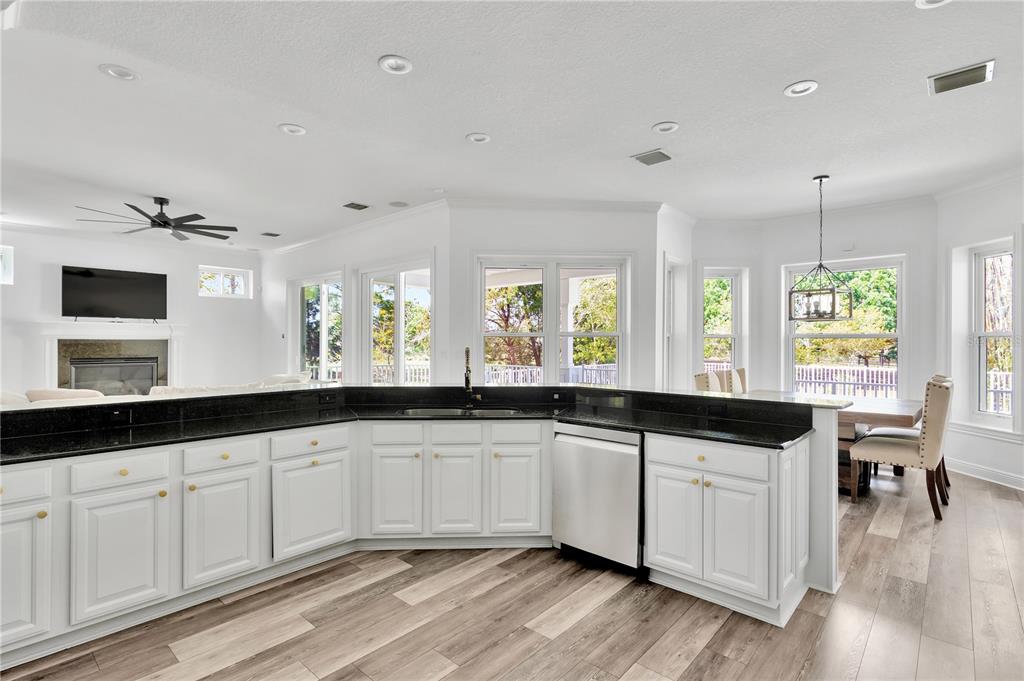 10548 Broadland Pass Thonotosassa, FL 33592 - Photo 14 of 35