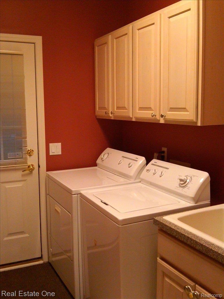 721 Loggers Circle Rochester, MI 48307 - Photo 20 of 24 Laundry