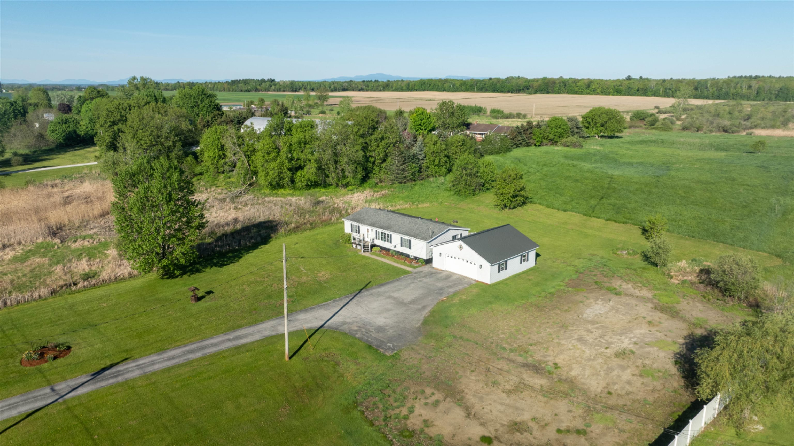 72 Middle Road Swanton, VT 05488 - Photo 4 of 60