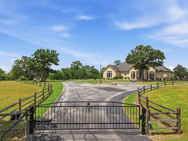 $1,700,000 | 2936 Farm To Market Road 1704, Elgin, TX 78621