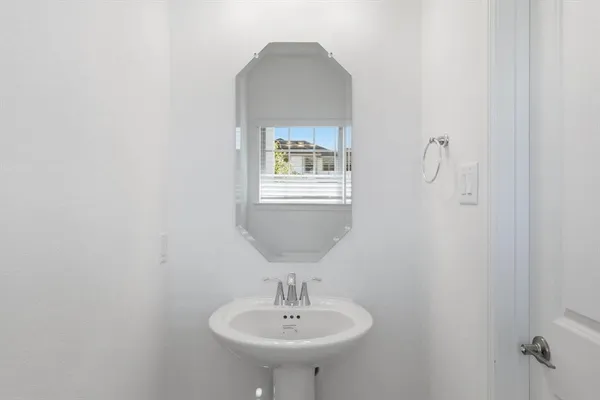 $1,799 | 204 Griffith Drive, Unit 17, Princeton, TX 75407