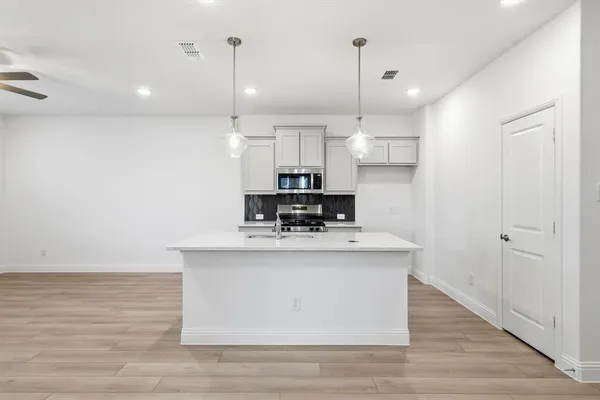 $1,799 | 204 Griffith Drive, Unit 17, Princeton, TX 75407