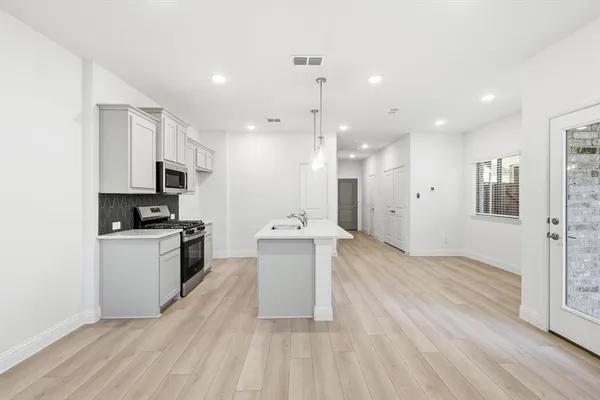 $1,799 | 204 Griffith Drive, Unit 17, Princeton, TX 75407