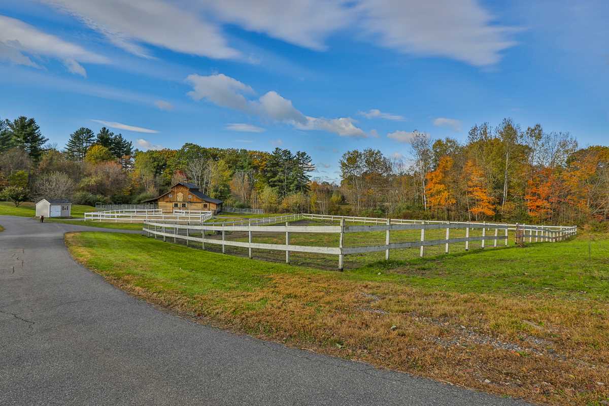 17 Humphrey Road Derry, NH 03038 - Photo 2 of 40
